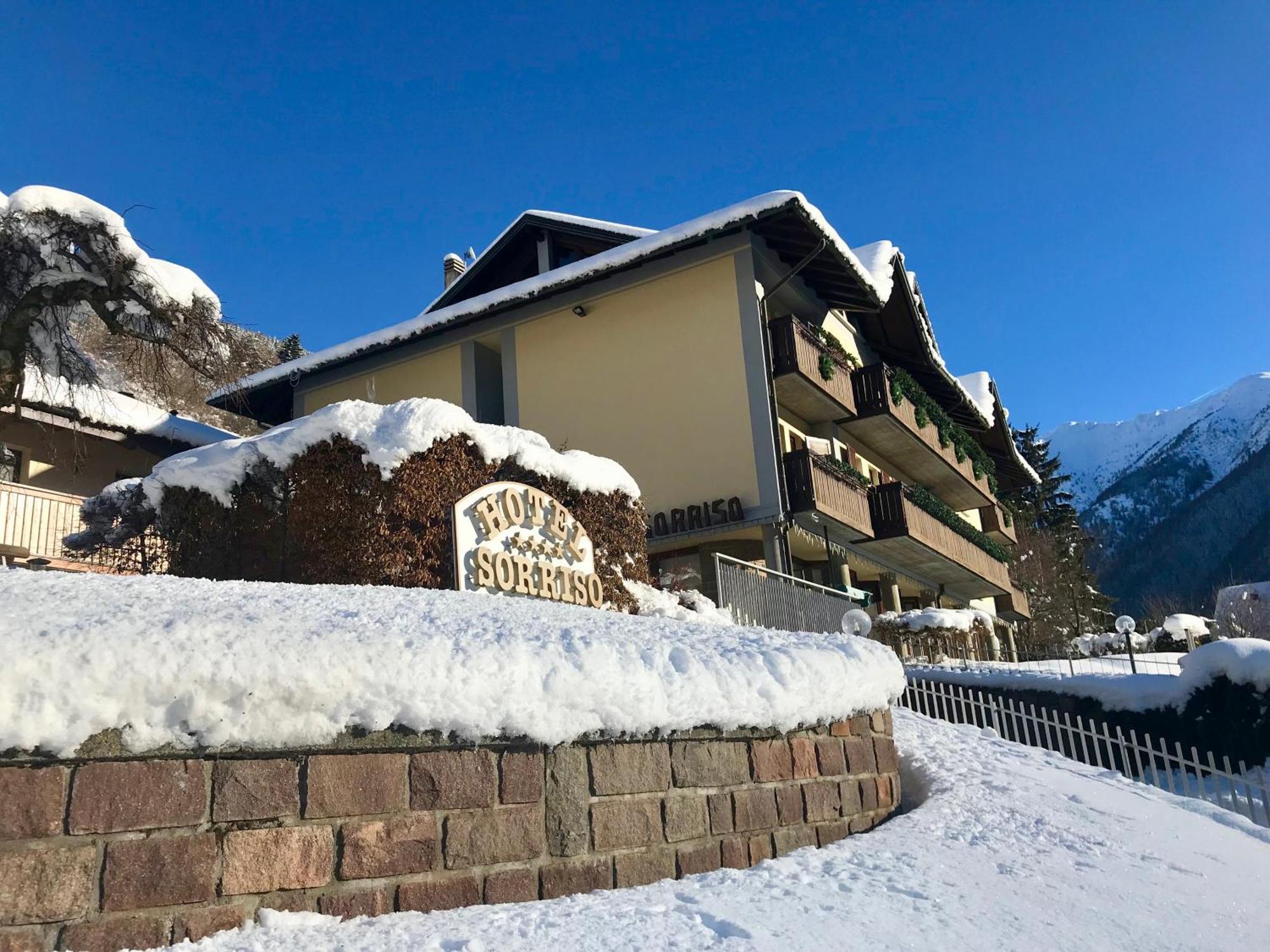 Hotel Garni Sorriso Ponte Di Legno Exterior photo